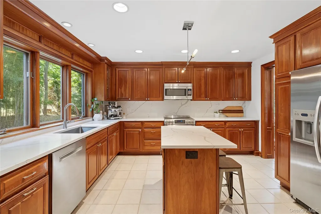 3 Breezy Point Road Wading River NY 11792