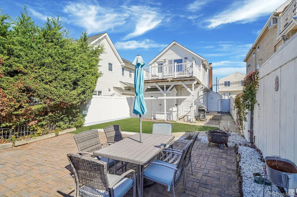 252 Arthur Street Freeport NY 11520