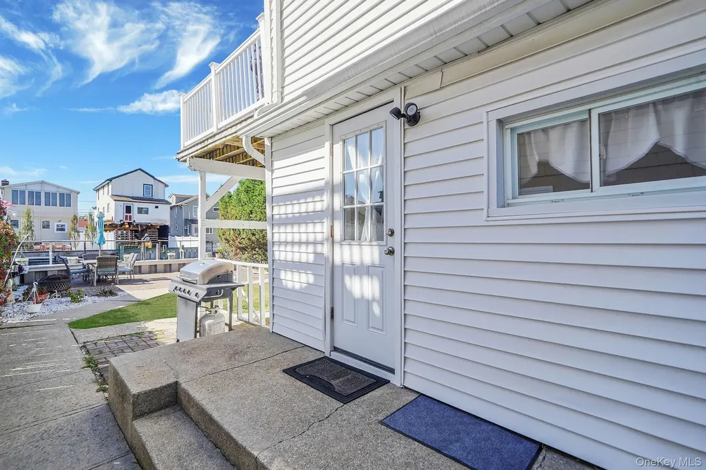 252 Arthur Street Freeport NY 11520
