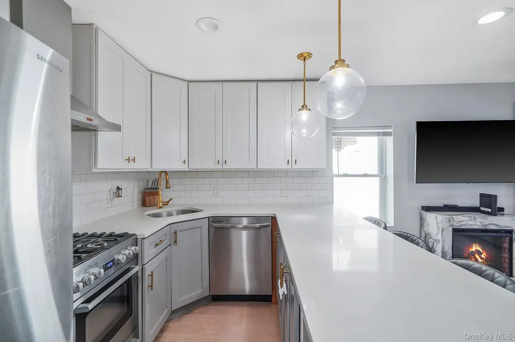 252 Arthur Street Freeport NY 11520
