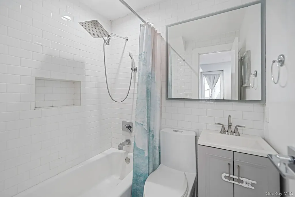 252 Arthur Street Freeport NY 11520