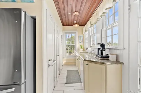 260 Ocean Avenue Amityville NY 11701