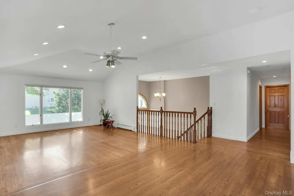 33 Pittoni Drive Commack NY 11725