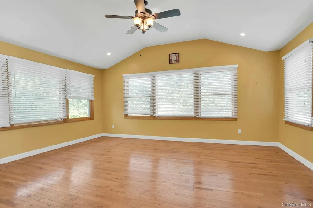 33 Pittoni Drive Commack NY 11725