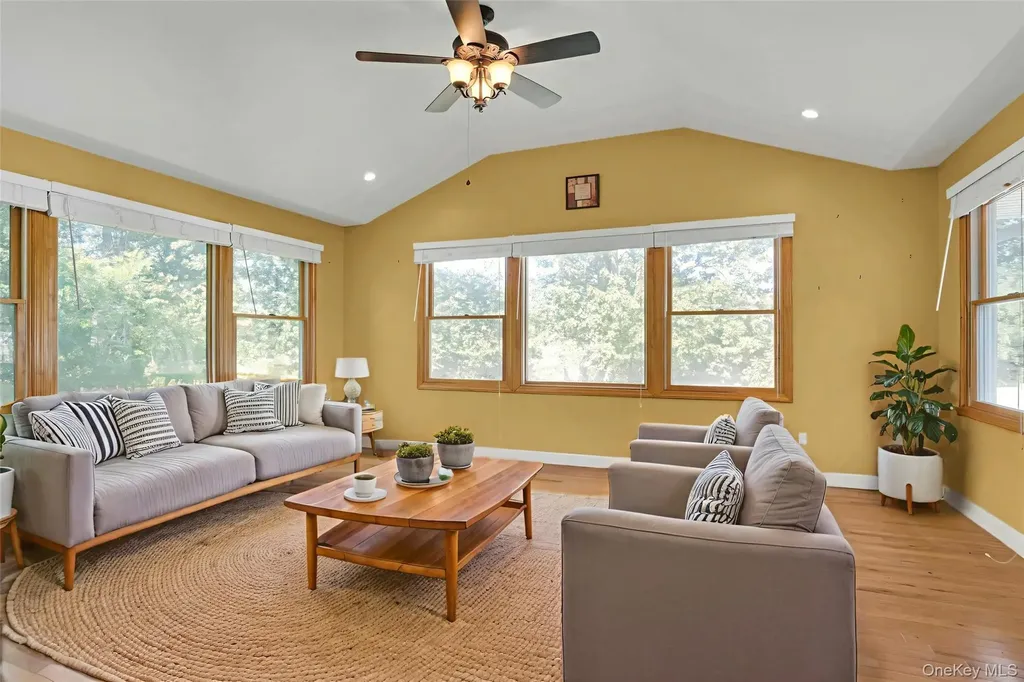 33 Pittoni Drive Commack NY 11725