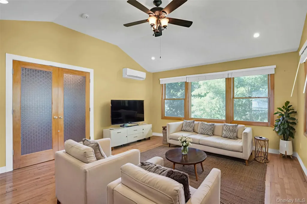 33 Pittoni Drive Commack NY 11725