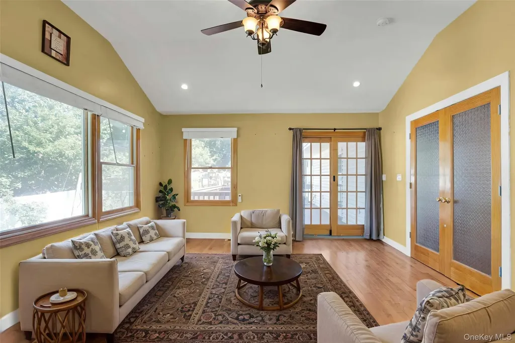 33 Pittoni Drive Commack NY 11725