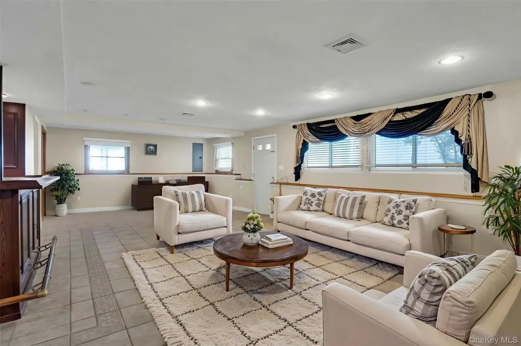 33 Pittoni Drive Commack NY 11725