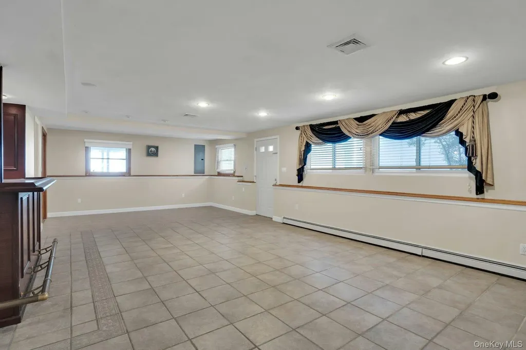 33 Pittoni Drive Commack NY 11725