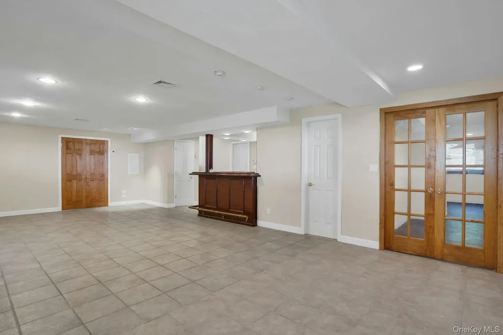 33 Pittoni Drive Commack NY 11725
