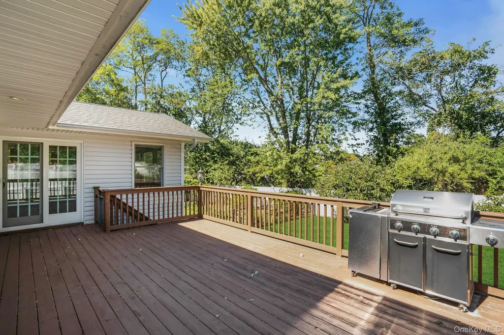 33 Pittoni Drive Commack NY 11725