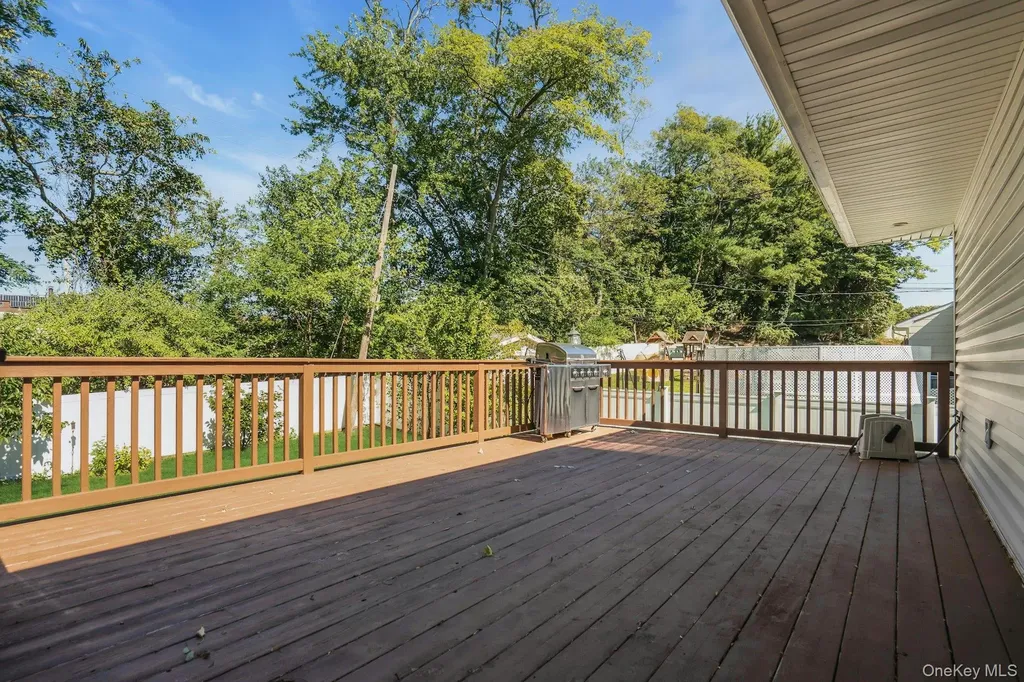 33 Pittoni Drive Commack NY 11725