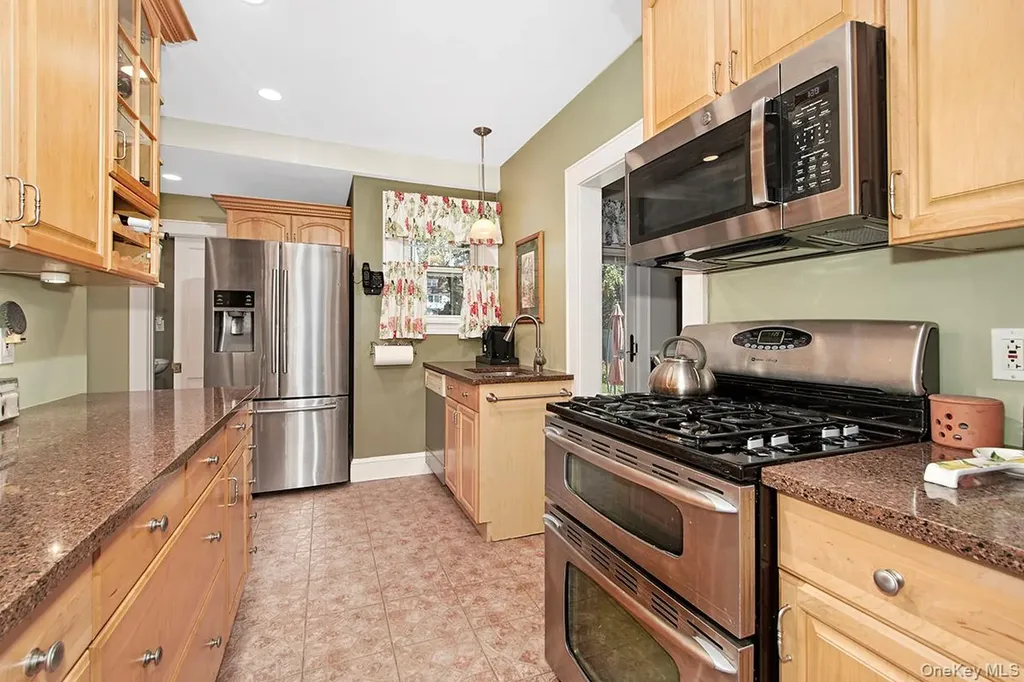 72 Ogden Avenue White Plains NY 10605