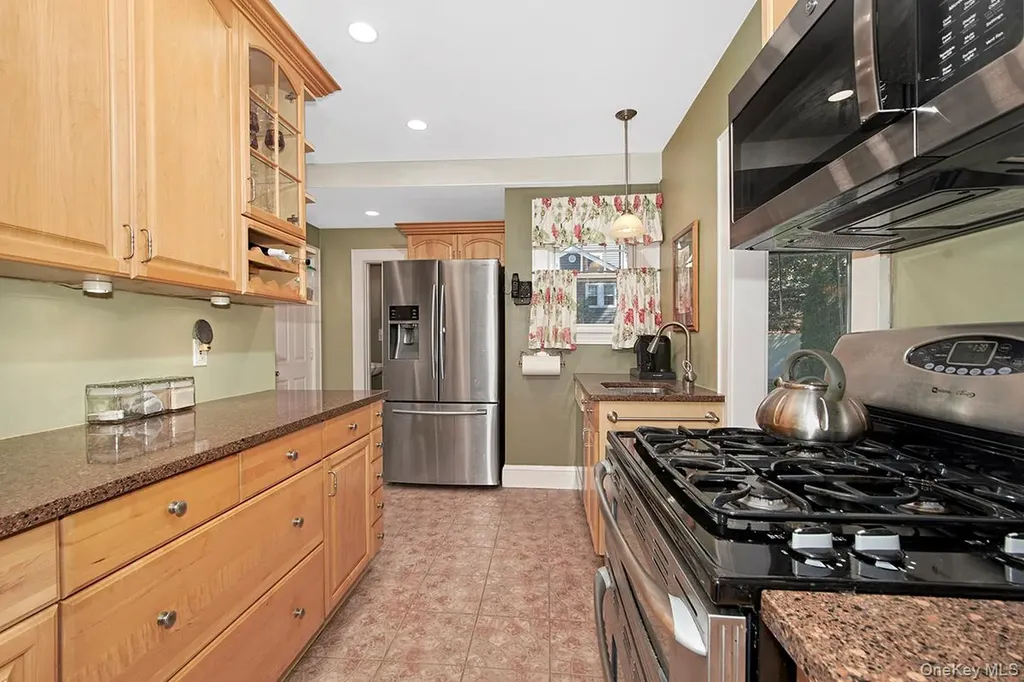 72 Ogden Avenue White Plains NY 10605