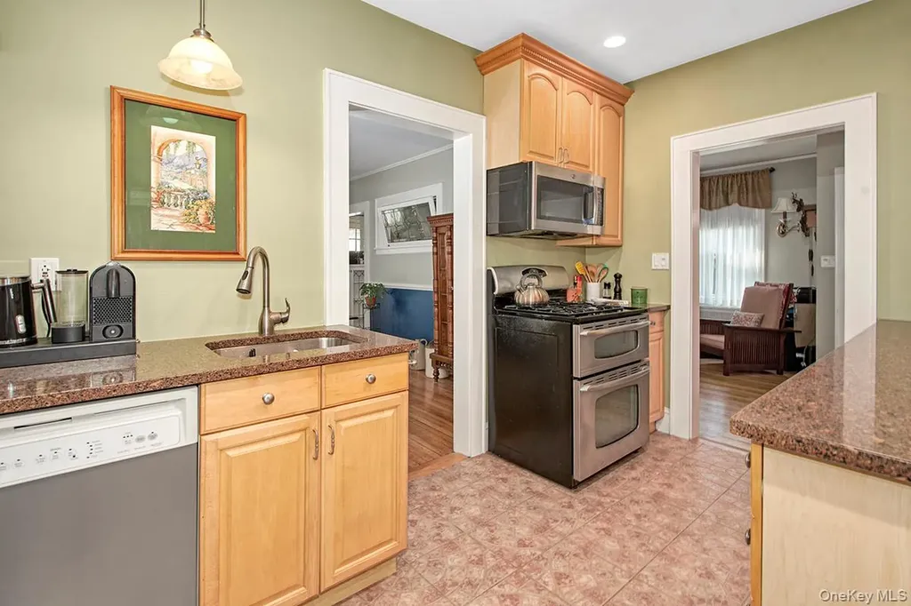 72 Ogden Avenue White Plains NY 10605