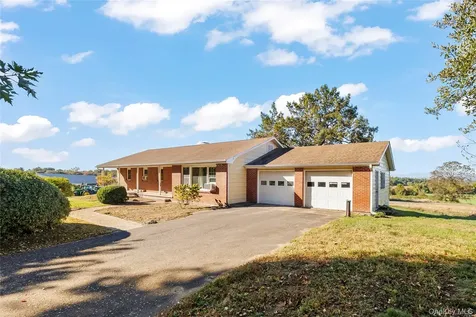 76 Smith Road Kinderhook NY 12106