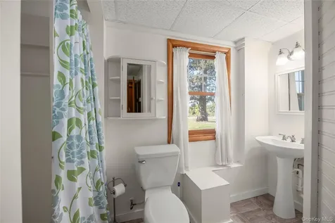 76 Smith Road Kinderhook NY 12106