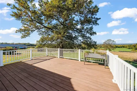 76 Smith Road Kinderhook NY 12106