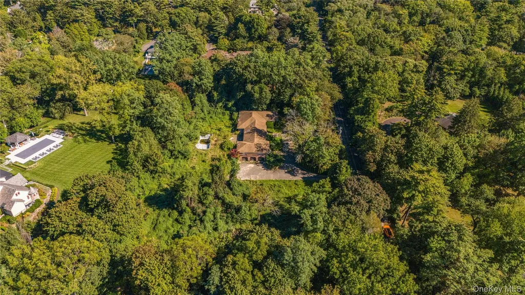 169 Middle Neck Road Sands Point NY 11050