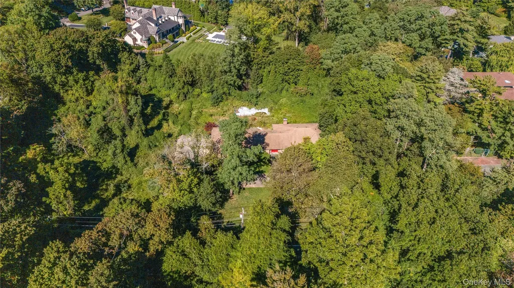 169 Middle Neck Road Sands Point NY 11050