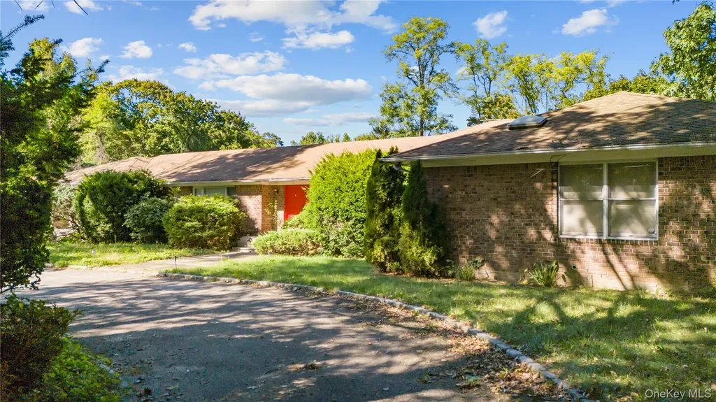 169 Middle Neck Road Sands Point NY 11050