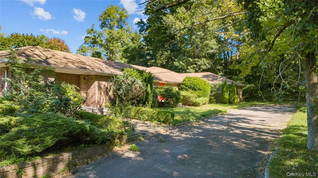 169 Middle Neck Road Sands Point NY 11050