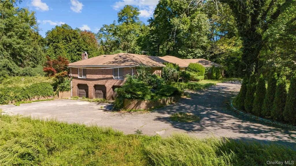 169 Middle Neck Road Sands Point NY 11050