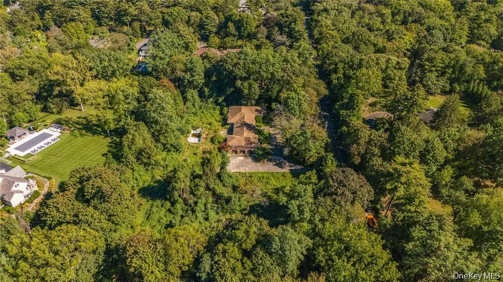 169 Middle Neck Road Sands Point NY 11050