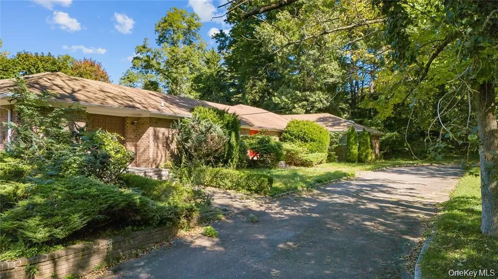 169 Middle Neck Road Sands Point NY 11050