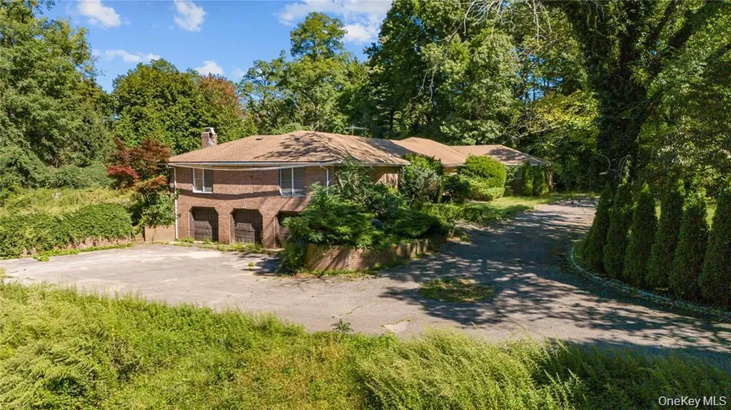 169 Middle Neck Road Sands Point NY 11050
