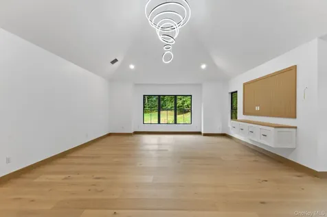 22 Whippoorwill Road E Armonk NY 10504
