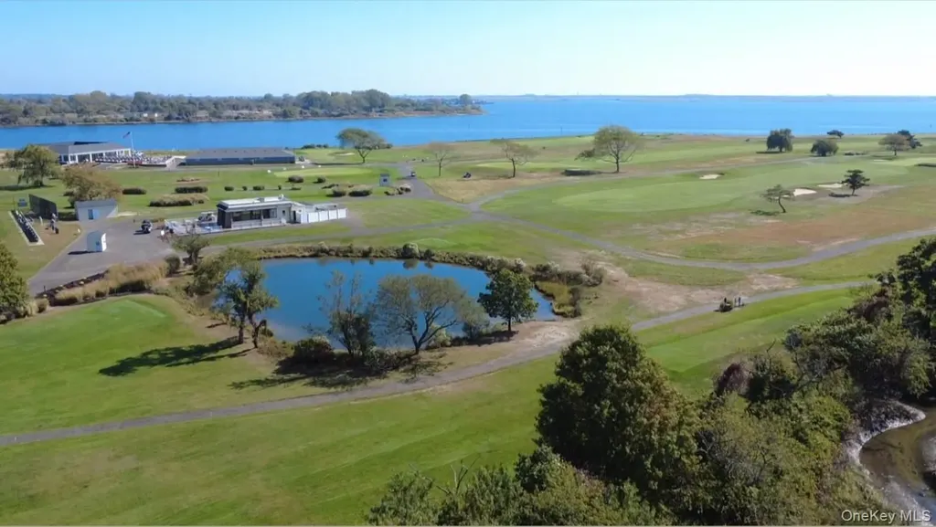 487 Links Drive E Oceanside NY 11572