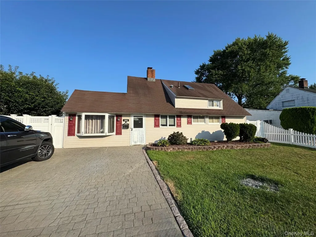 146 Springtime Lane W Levittown NY 11756