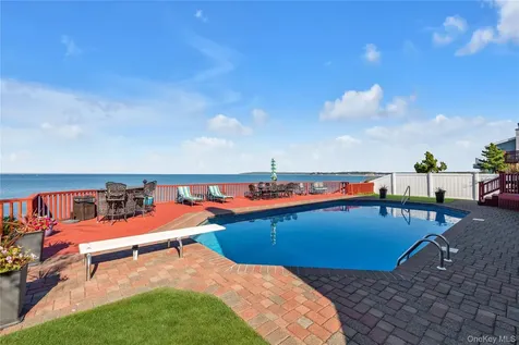 43 Oak Point Drive N Bayville NY 11709