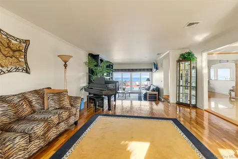 43 Oak Point Drive N Bayville NY 11709