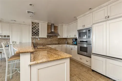 43 Oak Point Drive N Bayville NY 11709