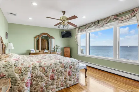 43 Oak Point Drive N Bayville NY 11709