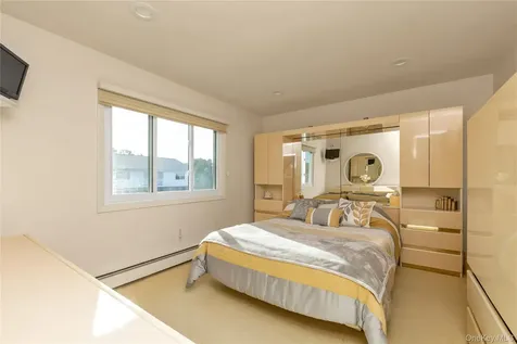 43 Oak Point Drive N Bayville NY 11709