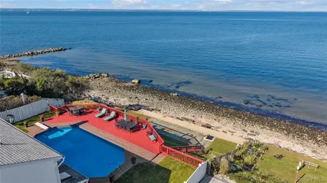 43 Oak Point Drive N Bayville NY 11709