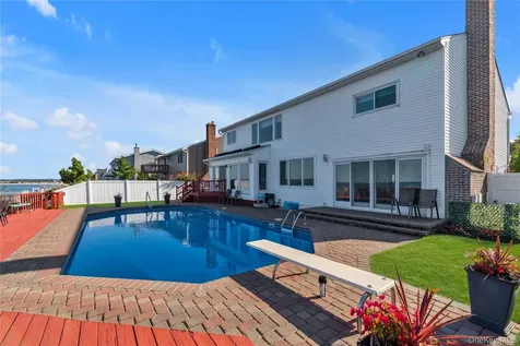 43 Oak Point Drive N Bayville NY 11709