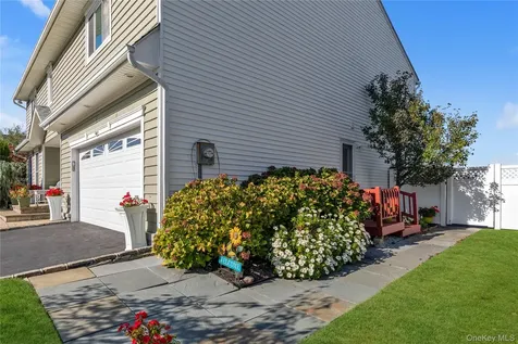 43 Oak Point Drive N Bayville NY 11709