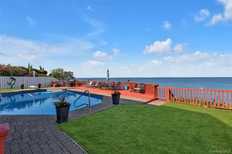 43 Oak Point Drive N Bayville NY 11709