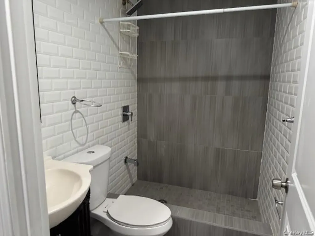 186 Howard Avenue Brooklyn NY 11233