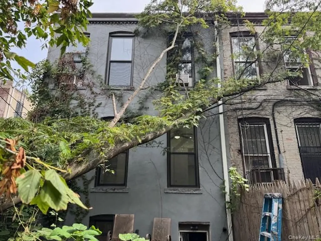 186 Howard Avenue Brooklyn NY 11233