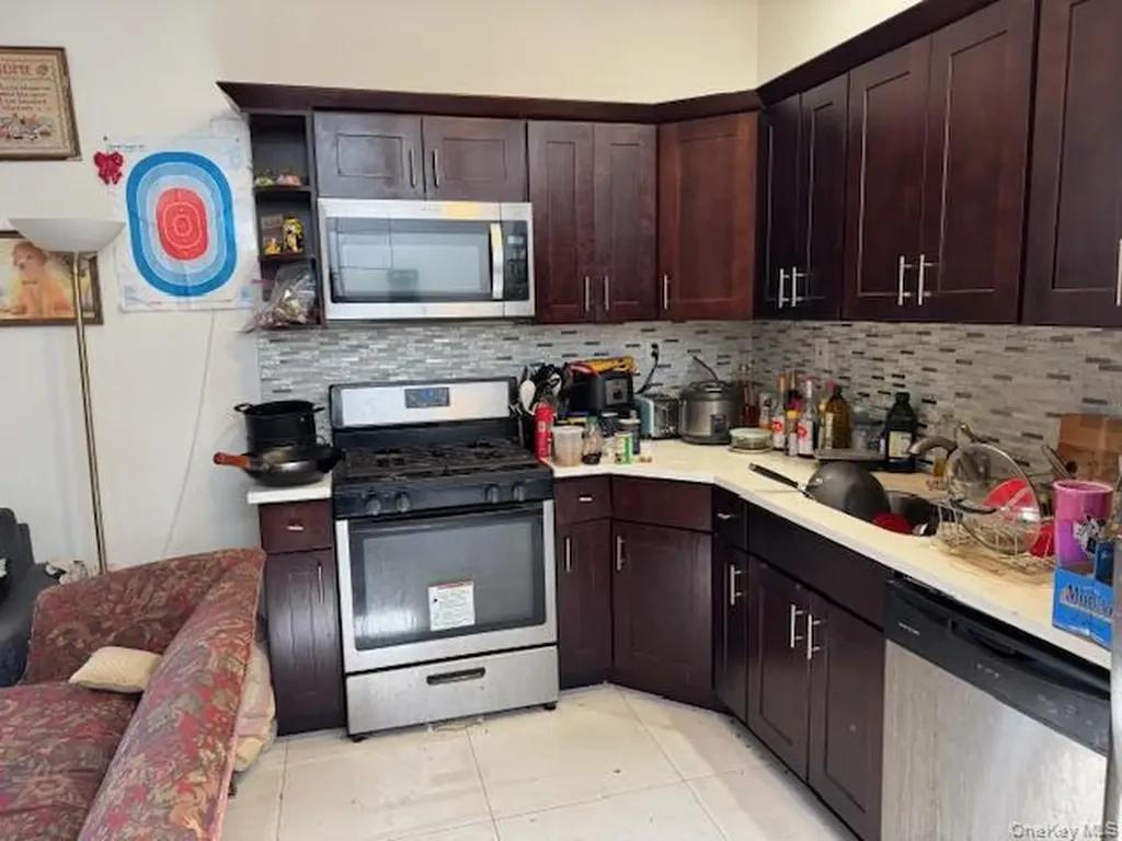 186 Howard Avenue Brooklyn NY 11233