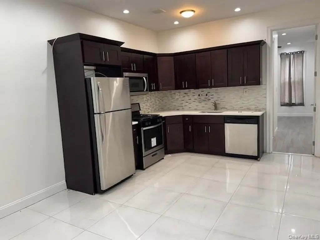 186 Howard Avenue Brooklyn NY 11233