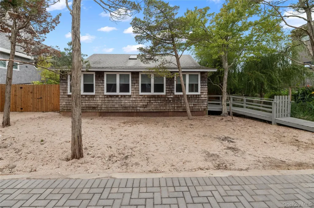 25 Atlantic Avenue Seaview NY 11770