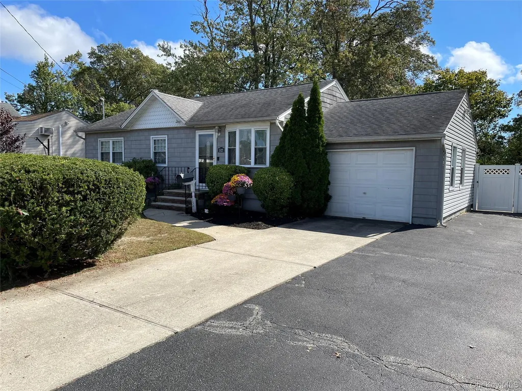 1321 7th Street West Babylon NY 11704