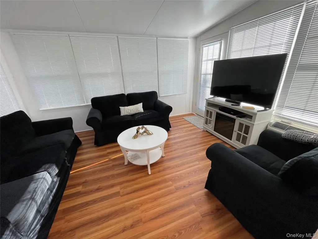 1321 7th Street West Babylon NY 11704