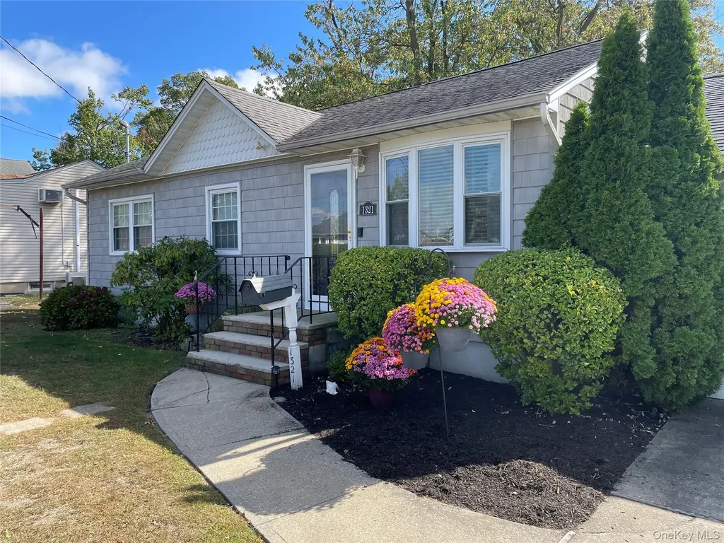 1321 7th Street West Babylon NY 11704